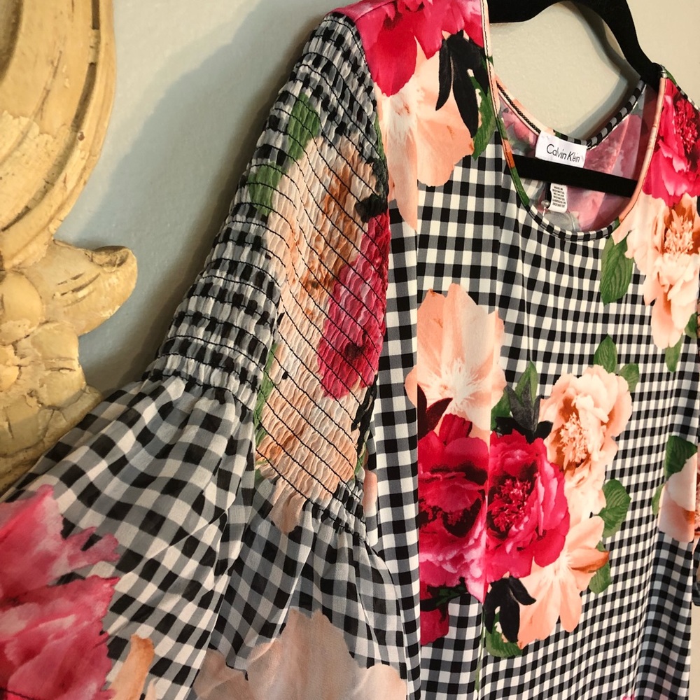 NWT Calvin Klein vibrant floral top💕 - Picture 2 of 3